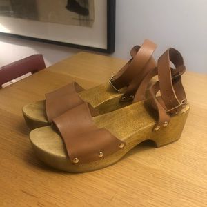 BNIB Lulu’s Wooden Sandals